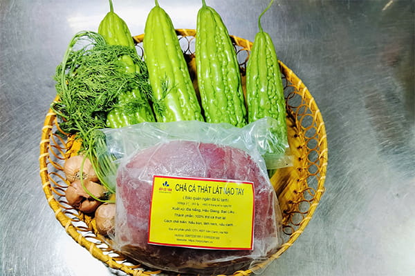 chá cá thác lác nấu canh khổ qua