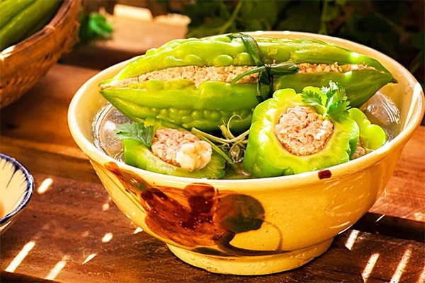khỏ qua nhồi chả cá thác lác