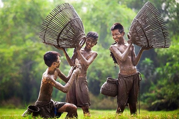 tuổi thơ đi bắt cáy