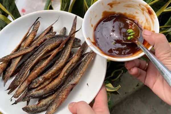 khô cá kèo chấm mắm me
